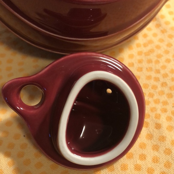 Vintage Hall burgundy and gold tea pot with hook lid - Picture 4 of 13